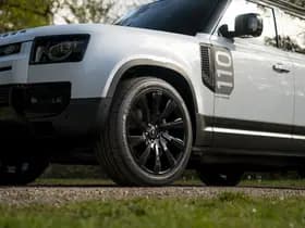 Land Rover Defender thumbnail 13