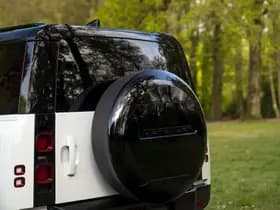 Land Rover Defender thumbnail 28
