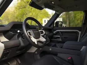 Land Rover Defender thumbnail 32