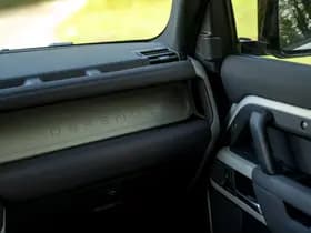 Land Rover Defender thumbnail 33