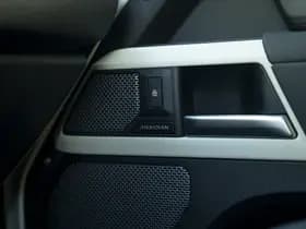 Land Rover Defender thumbnail 38