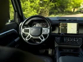 Land Rover Defender thumbnail 10