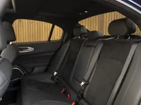 Alfa Romeo Giulia thumbnail 9