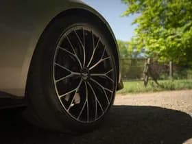 Aston Martin Vantage thumbnail 29