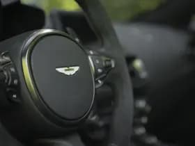 Aston Martin Vantage thumbnail 32