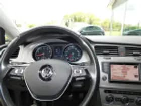 Volkswagen Golf thumbnail 40