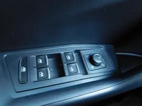 Volkswagen T-roc thumbnail 21