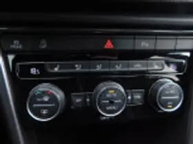 Volkswagen T-Roc thumbnail 57