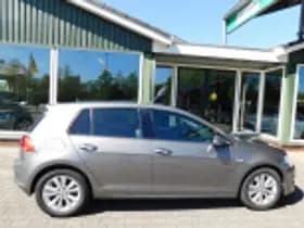Volkswagen Golf thumbnail 44