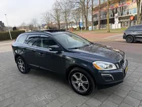 Volvo XC60 thumbnail 3