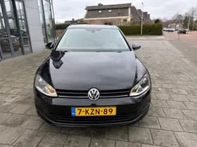 Volkswagen Golf thumbnail 2