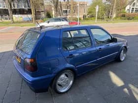 Volkswagen Golf thumbnail 4