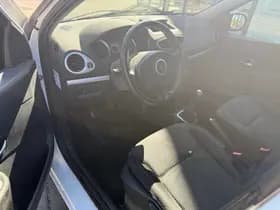 Renault Clio thumbnail 9