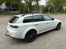 Alfa Romeo 159 thumbnail 3