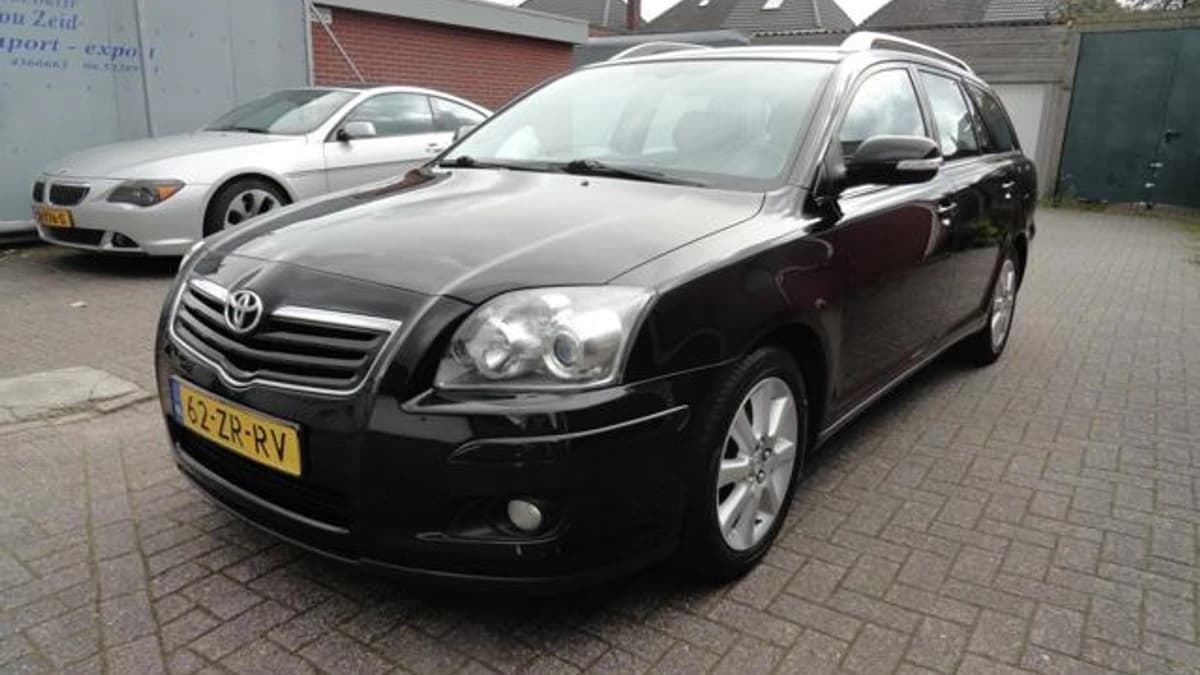 Toyota Avensis — foto 1