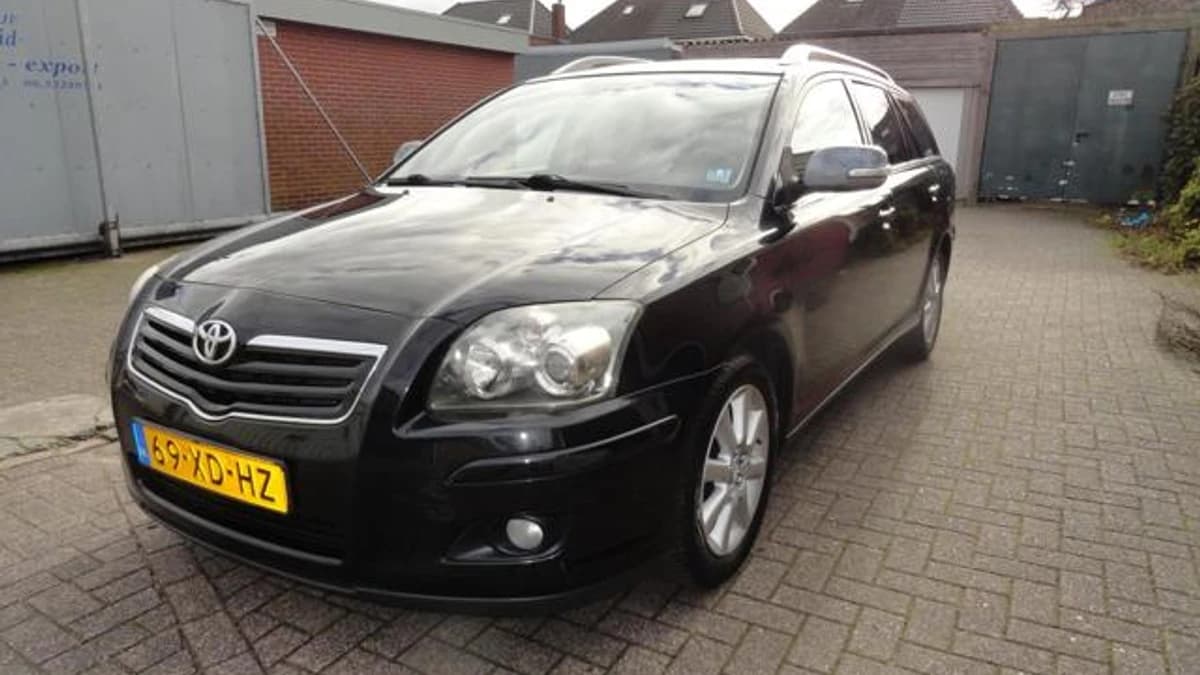 Toyota Avensis — foto 1