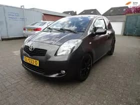 Toyota Yaris thumbnail 1