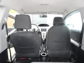 Toyota Yaris thumbnail 12