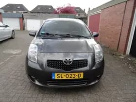 Toyota Yaris thumbnail 4