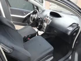 Toyota Yaris thumbnail 9