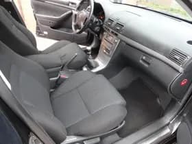 Toyota Avensis thumbnail 10