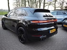 Porsche Cayenne thumbnail 3