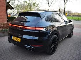 Porsche Cayenne thumbnail 4