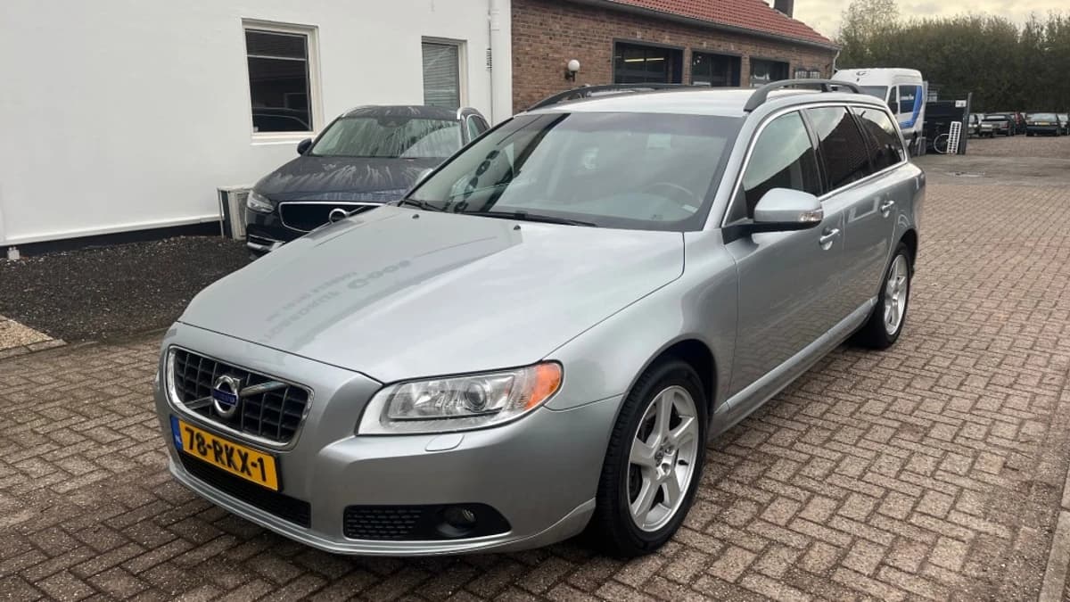 Volvo V70 — foto 1