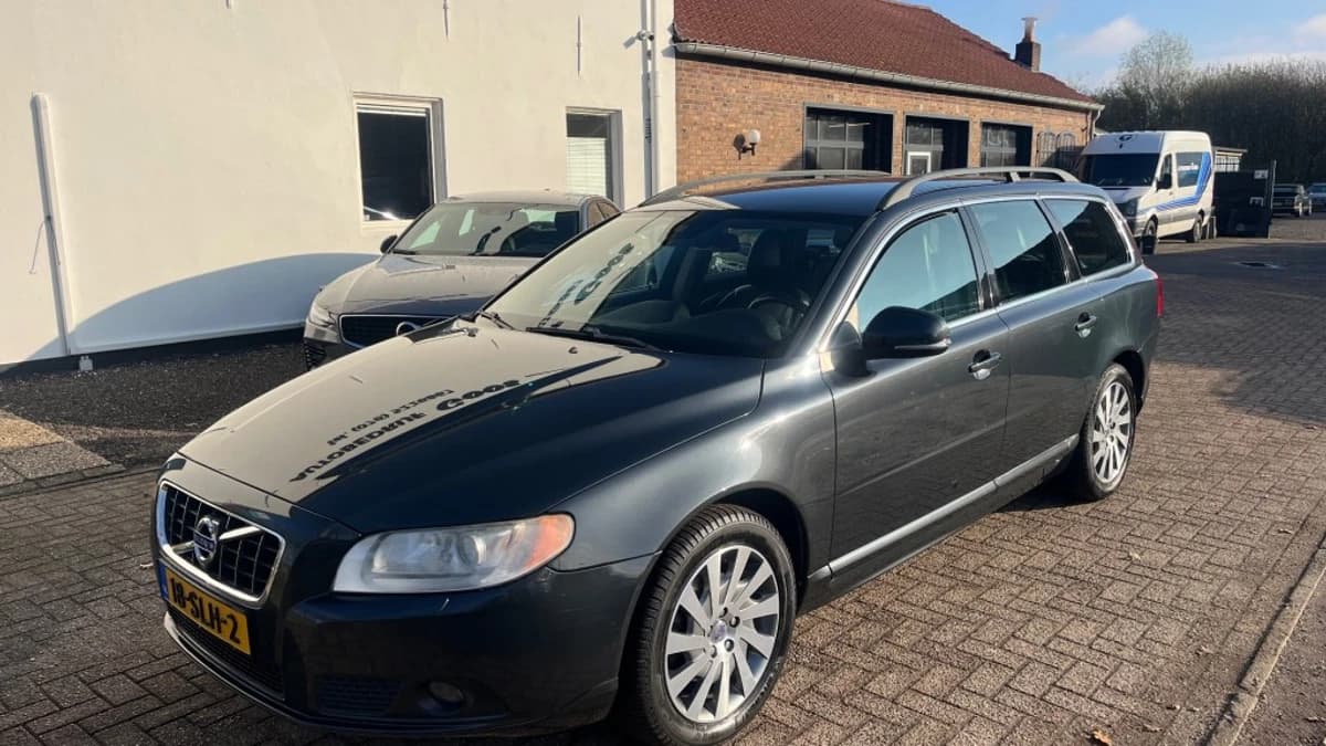 Volvo V70 — foto 1