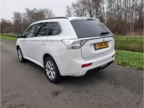 Mitsubishi Outlander thumbnail 3