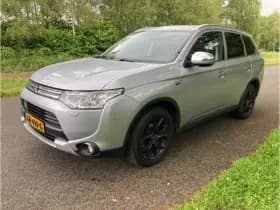 Mitsubishi Outlander thumbnail 2