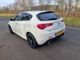 Alfa Romeo Giulietta thumbnail 10