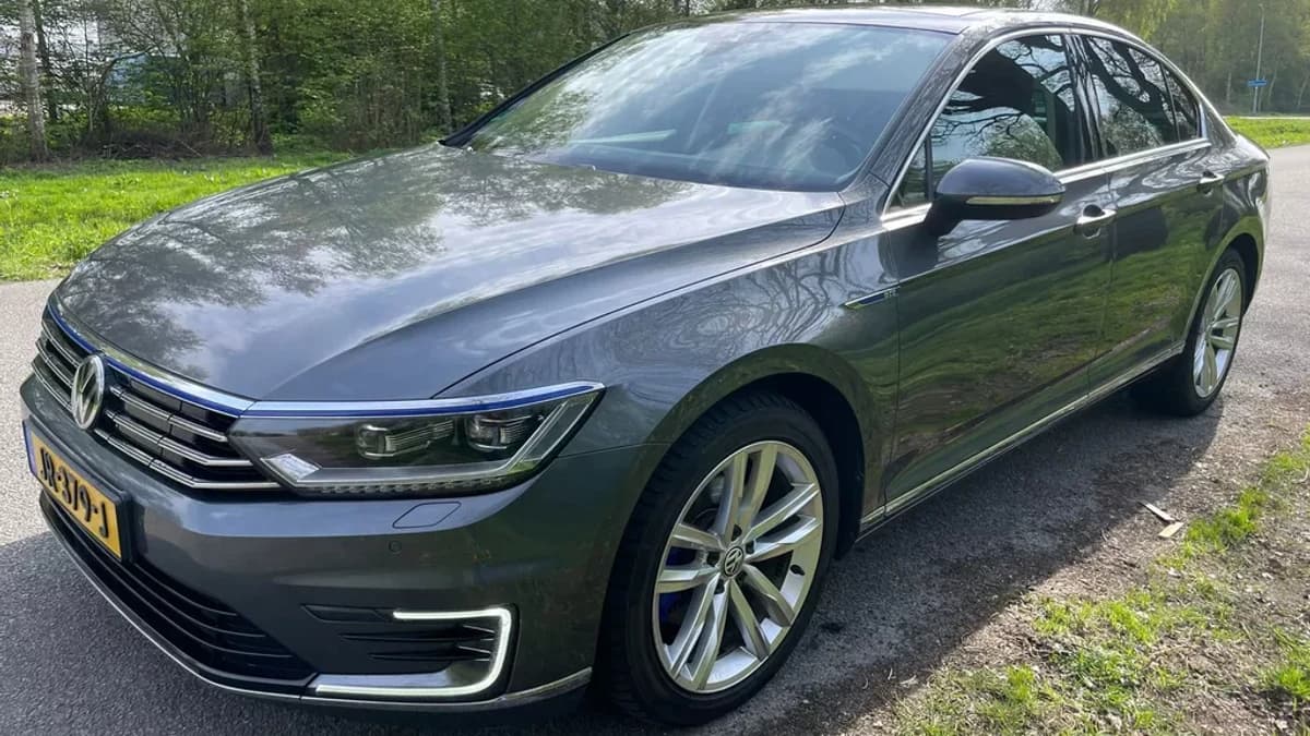 Volkswagen Passat — foto 1
