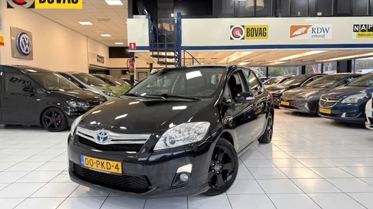 Toyota Auris — foto 1