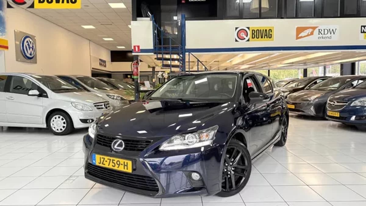 Lexus CT — foto 1