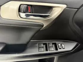 Lexus CT thumbnail 32