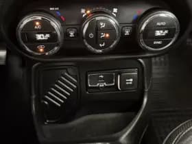 Jeep Renegade thumbnail 30
