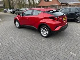 Toyota C-HR thumbnail 3