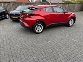 Toyota C-HR thumbnail 6