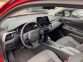 Toyota C-HR thumbnail 10