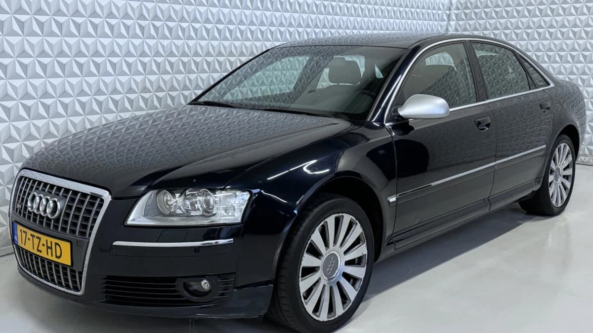 Audi A8 — foto 1