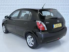 Kia Rio thumbnail 4