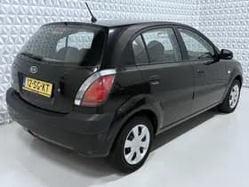Kia Rio thumbnail 9