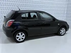 Kia Rio thumbnail 10