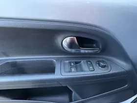 Volkswagen Up thumbnail 18