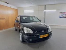 Kia Rio thumbnail 3