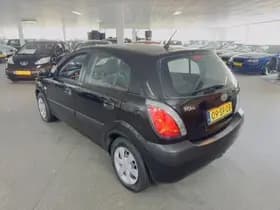 Kia Rio thumbnail 6