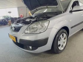 Kia Rio thumbnail 10