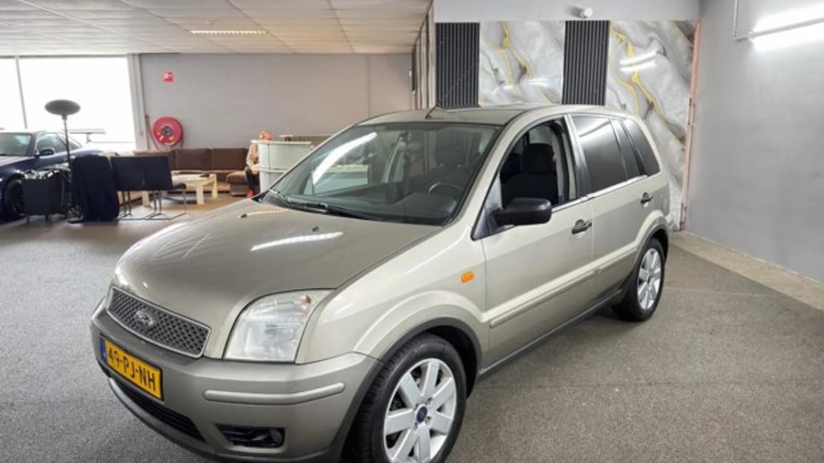 Ford Fusion — foto 1