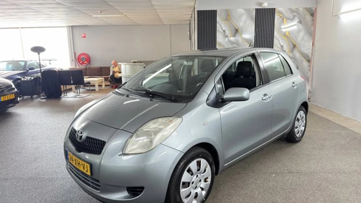 Toyota Yaris — foto 1